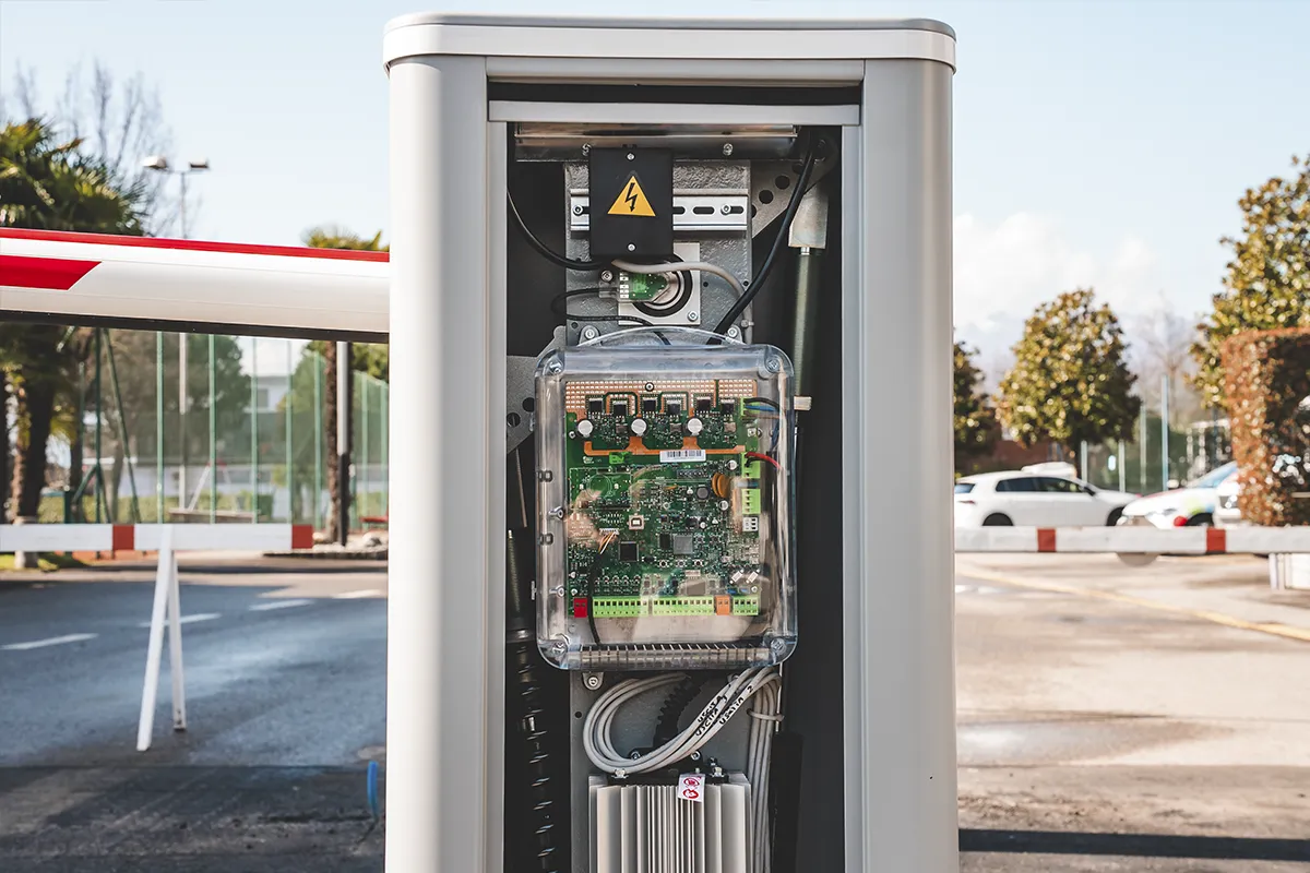 Scheda elettronica interna colonnina barriera automatica AB Automazioni