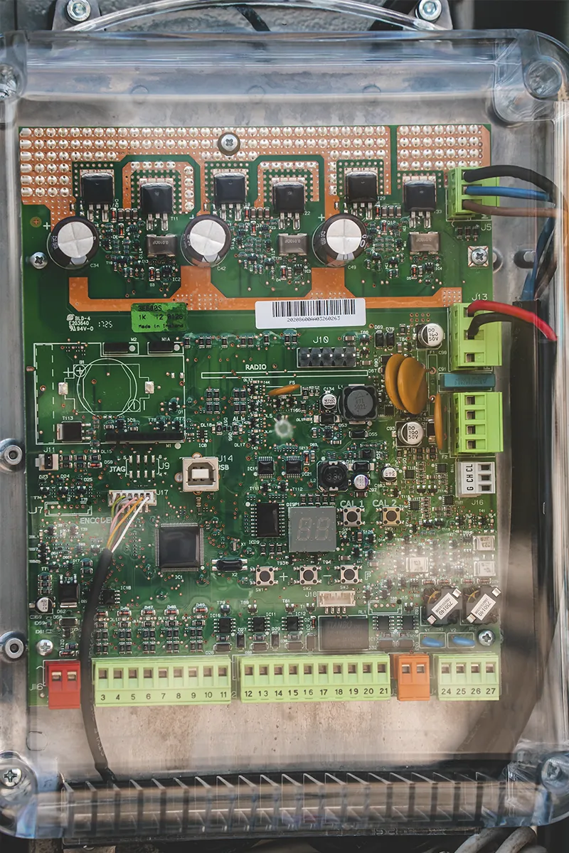 Scheda elettronica FAAC dettaglio macro circuito AB Automazioni