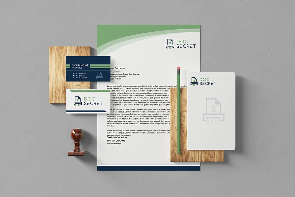 Carta intestata biglietto da visita bloc notes Doc Secret mockup legno