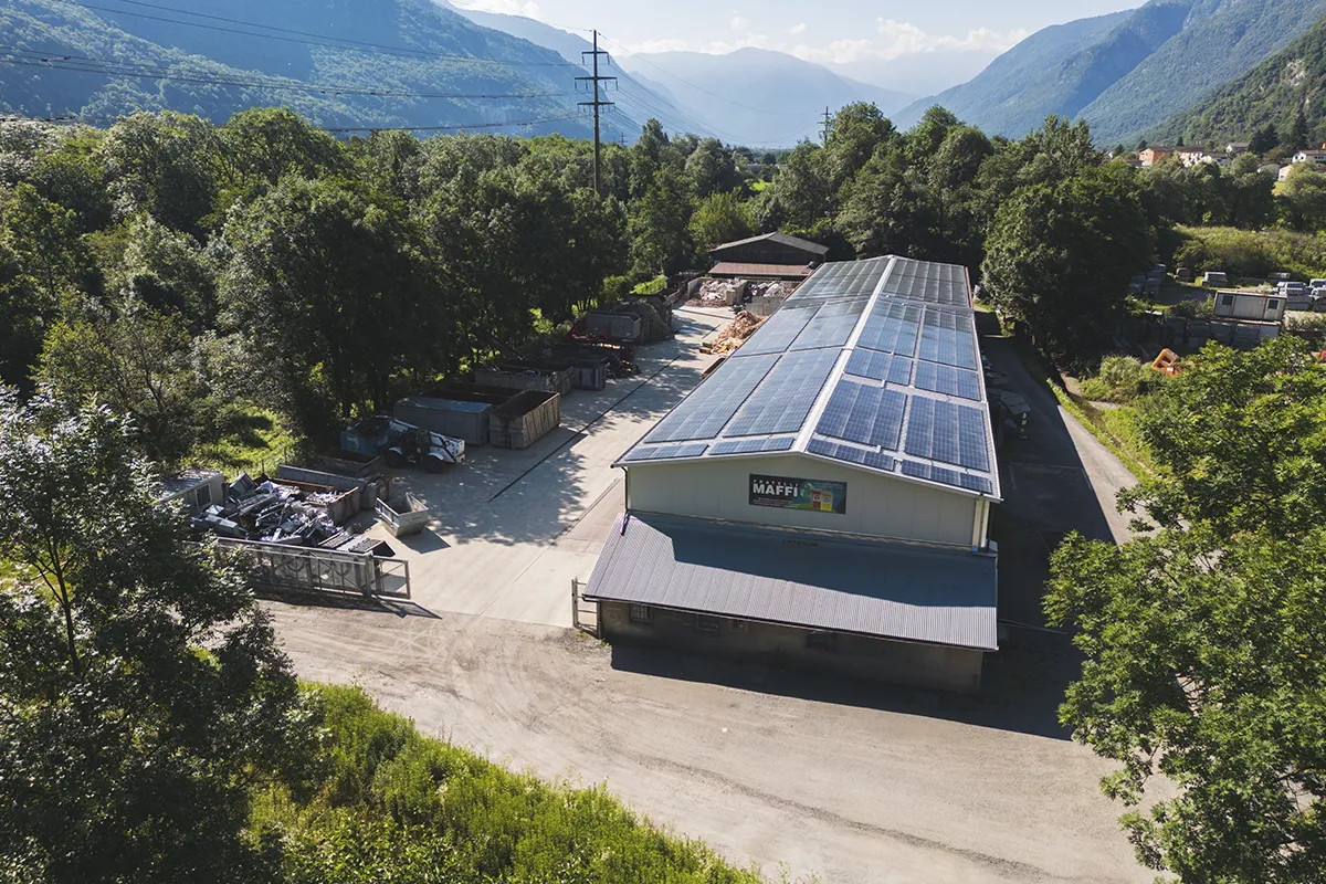 Vista drone sede Fratelli Maffi pannelli solari valle Ticino