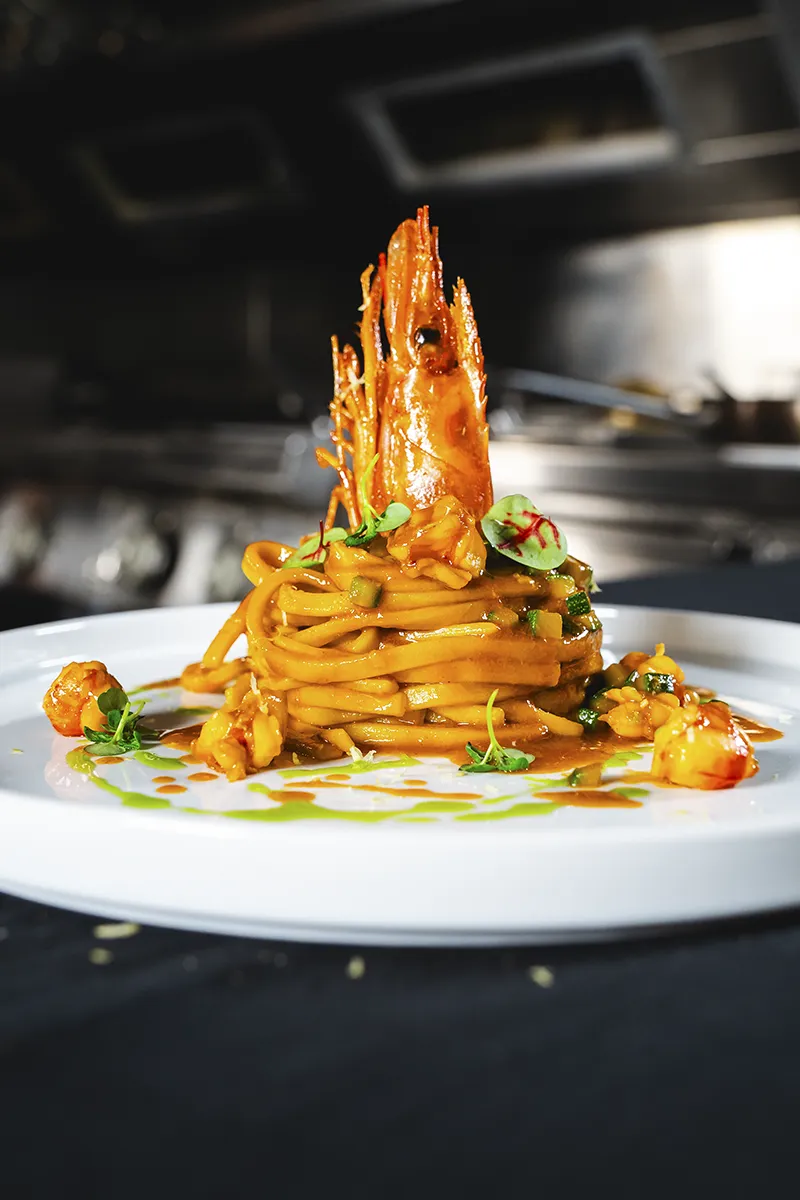 Linguine gambero rosso bisque erbe aromatiche piatto Core Mio