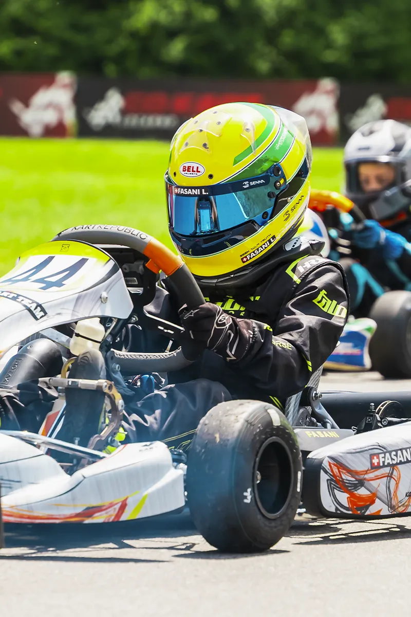 Pilota Fasani numero 44 casco Bell Senna duello gara Go Kart Magadino