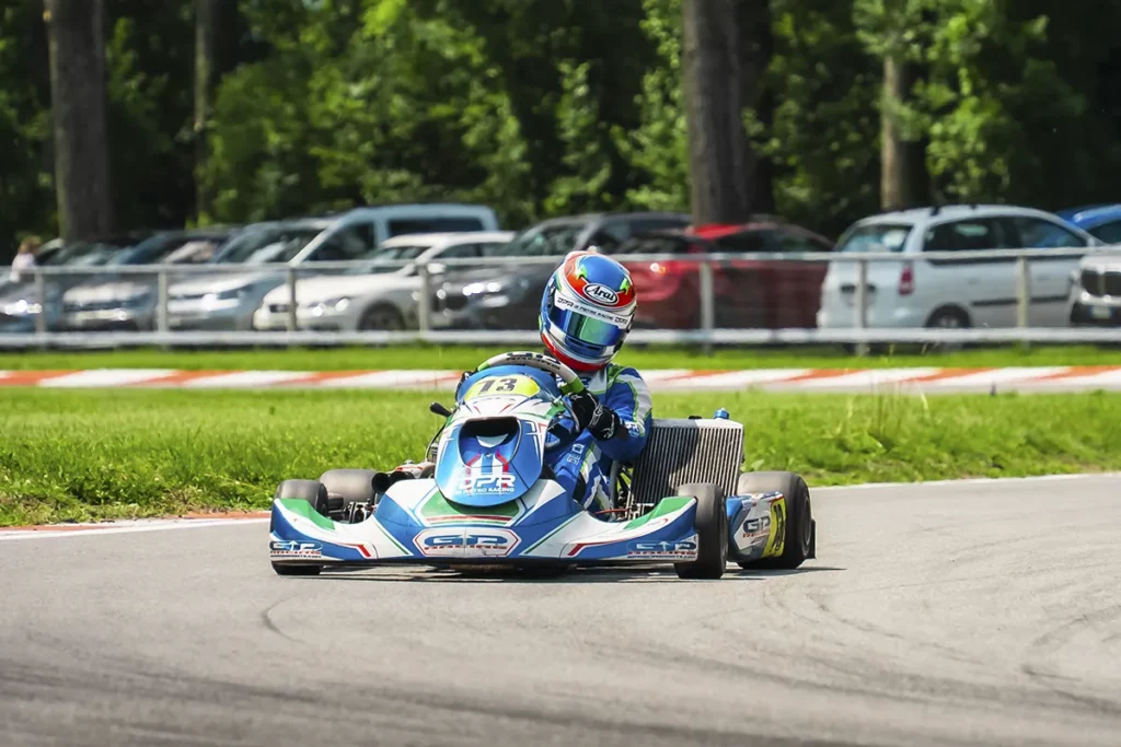 Pilota kart GPR Racing numero 13 curva pista Go Kart Magadino